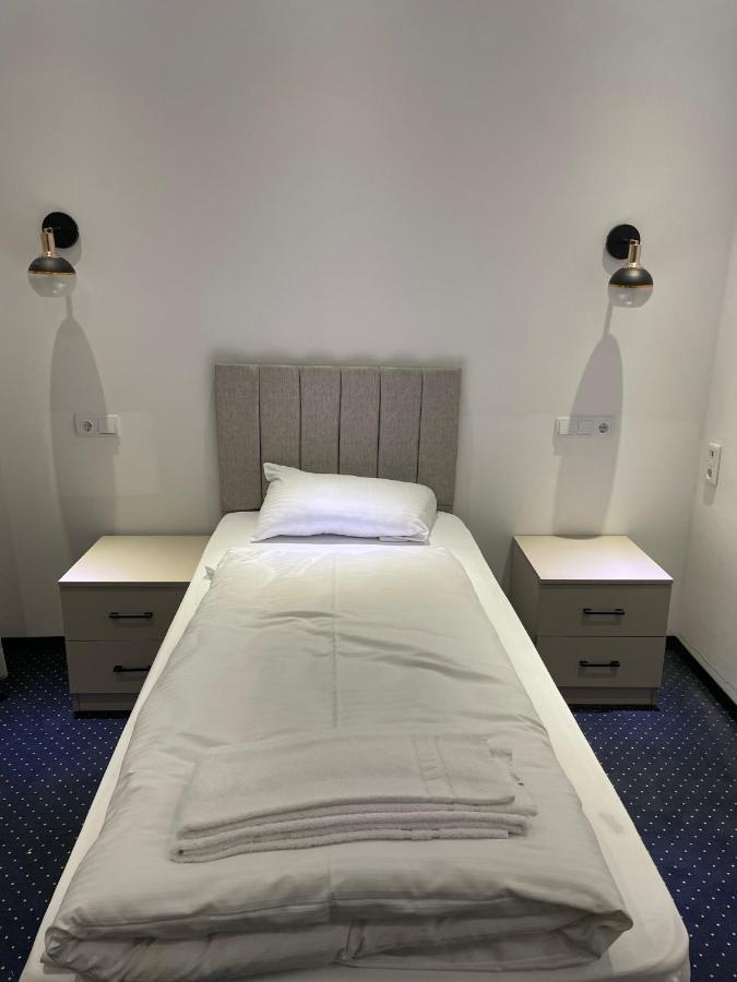 Gastpark Hotel Manching Buitenkant foto