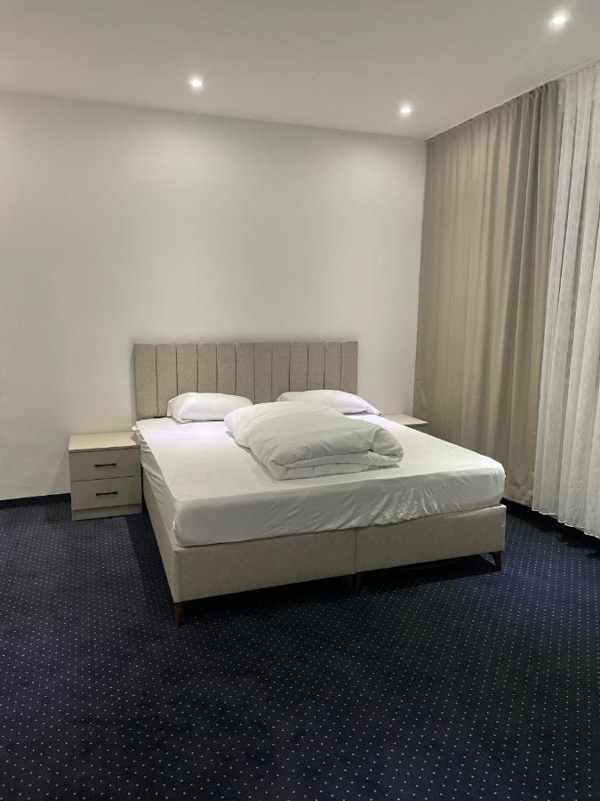 Gastpark Hotel Manching Buitenkant foto