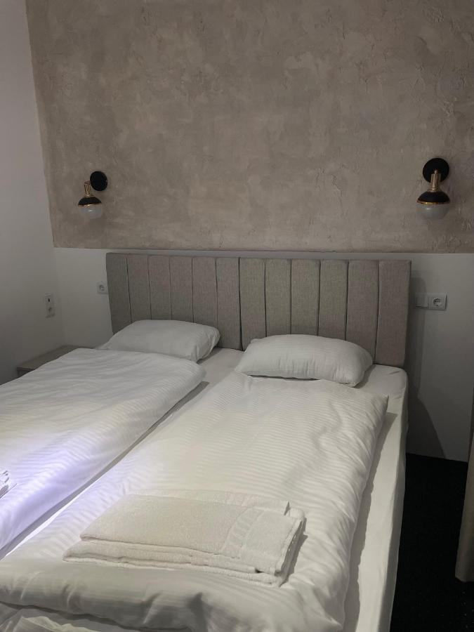 Gastpark Hotel Manching Buitenkant foto