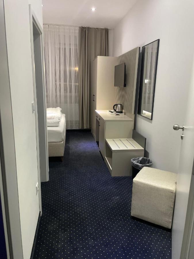 Gastpark Hotel Manching Buitenkant foto