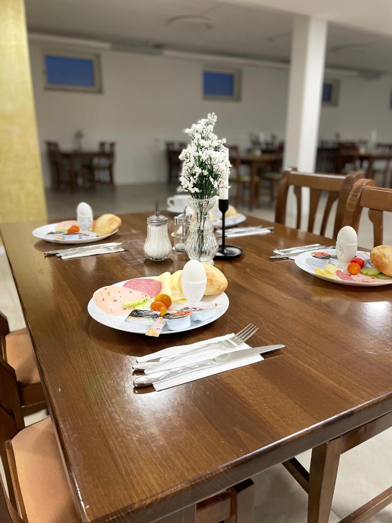 Gastpark Hotel Manching Buitenkant foto